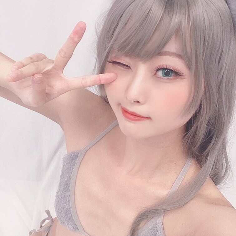 猫になった!笑
イメージは私の大好きなロシアンブルー🥰
オッドアイなの可愛くない??
連れて帰って欲しいにゃん