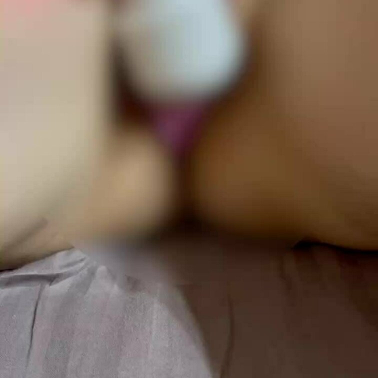 美人妻のバイブオナ動画❤️ 

童貞の初セックス筆おろしなる動画を見ながらオナニーをする変態妻❤️ 

ビクビク