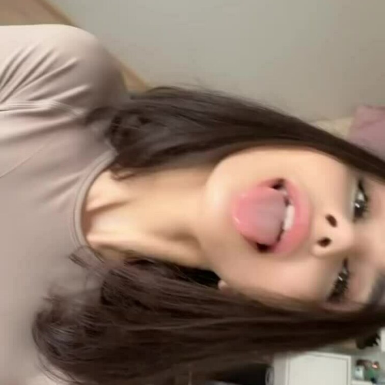 こんばんは👅