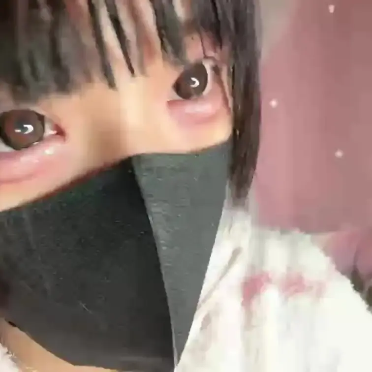 【みれい 20 歳】

みれいさんのライブ配信動画です
生ライブ配信だと、1 回の有料配信を視聴すると、おおよそ平