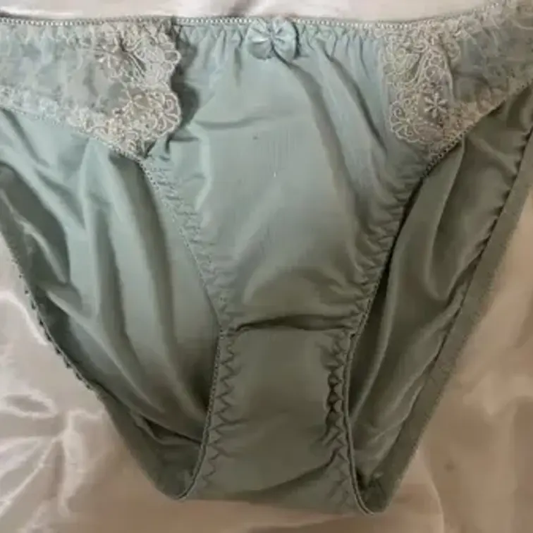 今日のルルの脱ぎたてパンツ🥰
