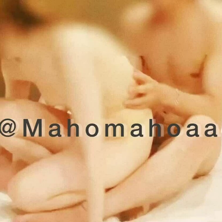 【ハメ撮り】カメラに向かって脚を広げ、乳首責め・クリ責め・耳責め・口に指を入れる。興奮してずっと腰振っちゃってます。
