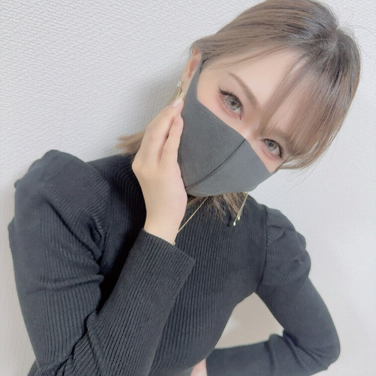 こんばんは❤️
今日はお友達と飲みに行ってきます♡
何色履いてるか当ててみて😚