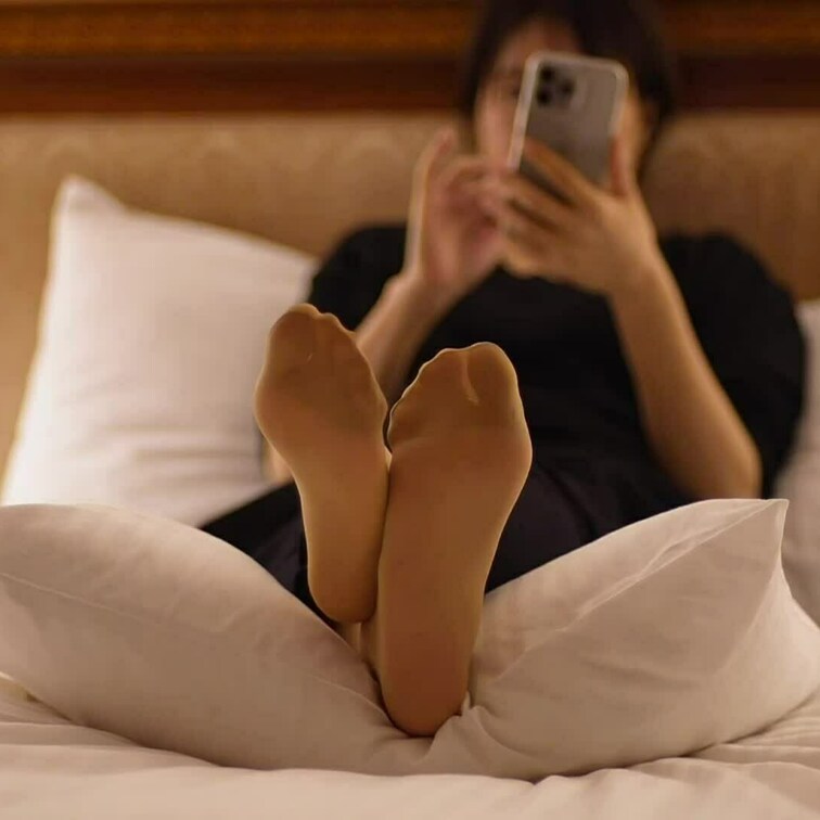 パンストのつま先　いろんな角度からくねくね、、つま先補強ありのベージュストッキング