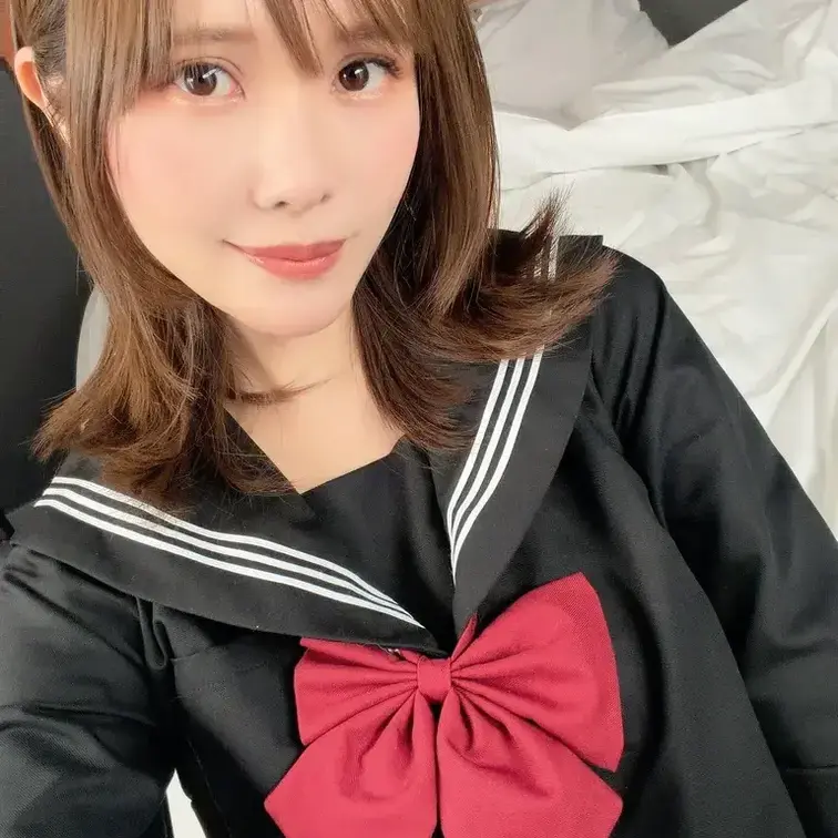 セーラー服、まだきてもいいですか、、？

コラボの撮影でおそろいの制服を着ましたっ

お相手はまだたぶん皆さんが