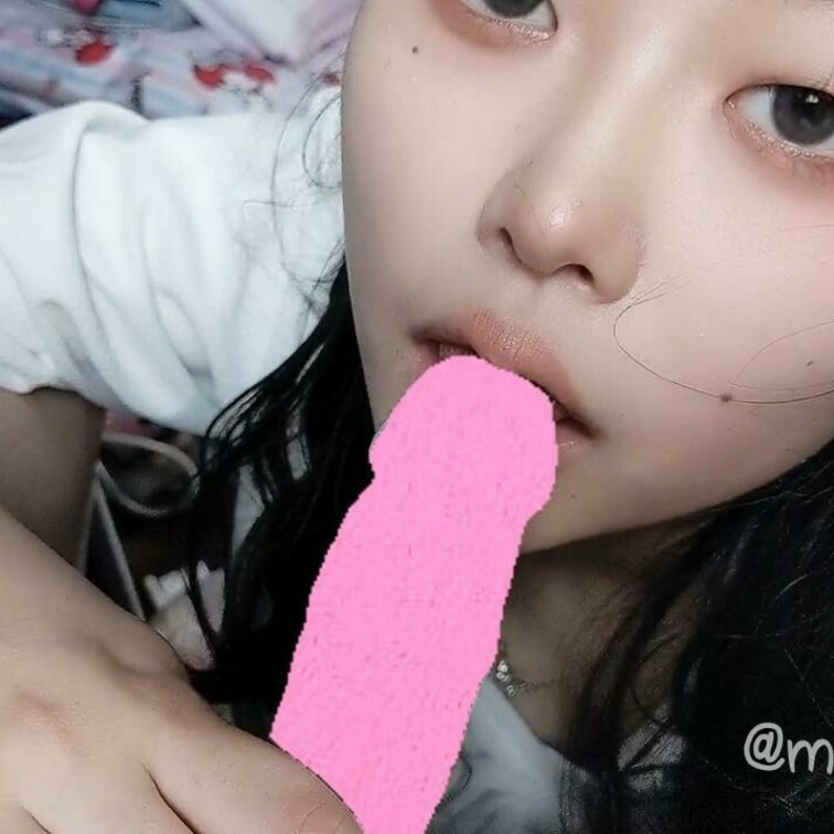 フェラでご奉仕1
本当はもっとギリギリのモザイクで行きたかった笑