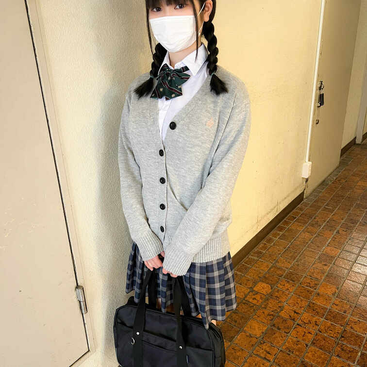 顔出し【個人撮影】純粋そうな三つ編みのおま●こちゃんとの割り切り映像_エロいことに不慣れな彼女に連続中出し
