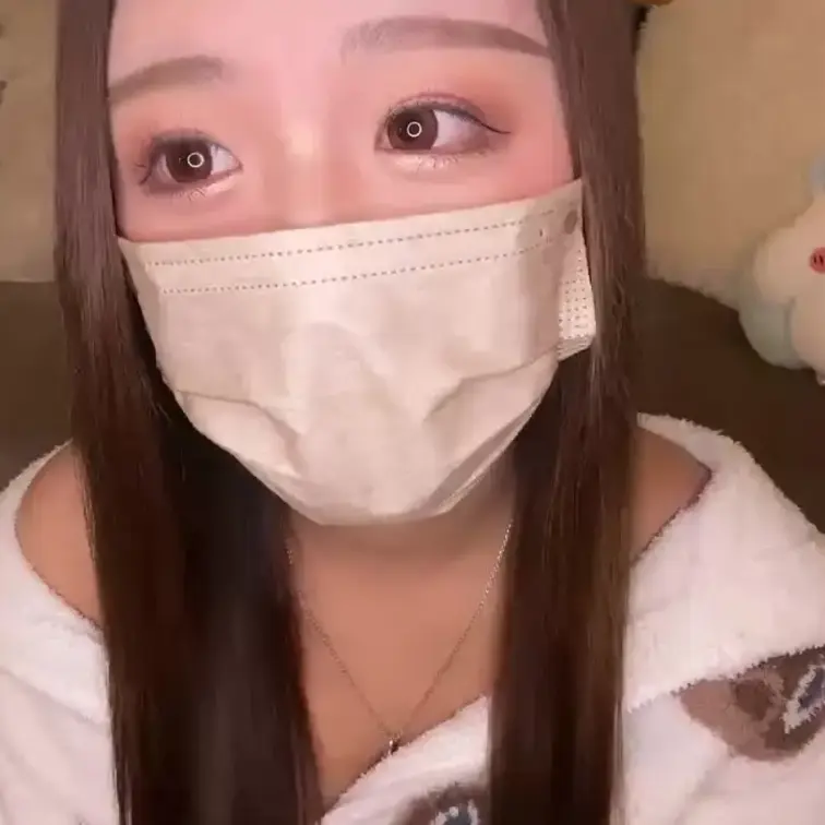 【あおい 21 歳】

あおいさんのライブ配信動画です
生ライブ配信だと、1 回の有料配信を視聴すると、おおよそ平