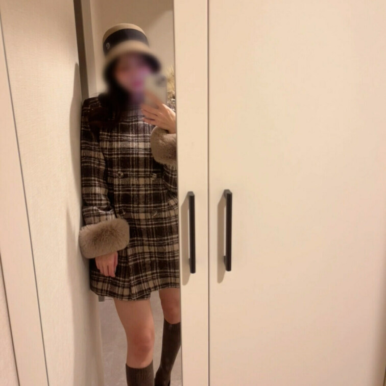 プランの方には明日このコートの下の私服のオナ動画投稿します〜🙇‍♀️🤍女教師の15分の極秘スペシャル完全顔出し動画(乳首