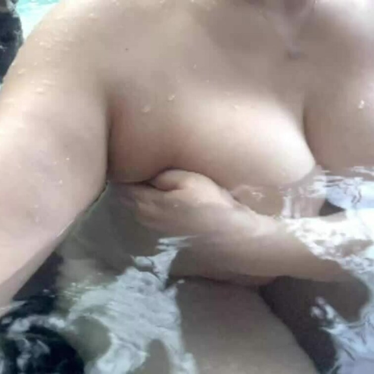 Ｘ（旧Twitterより）
この日はお湯が少しぬるかったので、お湯の出口近くで温まりました( ´͈ ᗨ `͈ )
