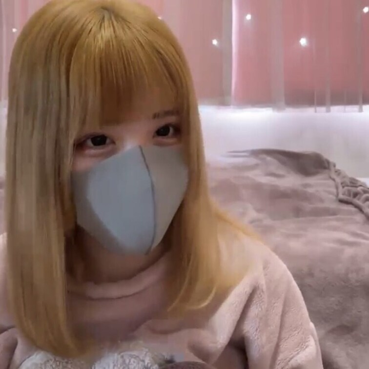 【みれい 20 歳】

みれいさんのライブ配信動画です
生ライブ配信だと、1 回の有料配信を視聴すると、おおよそ平