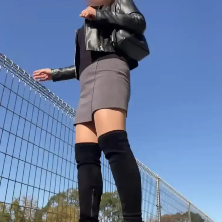 ミニスカニーハイブーツ妻の定点カメラ