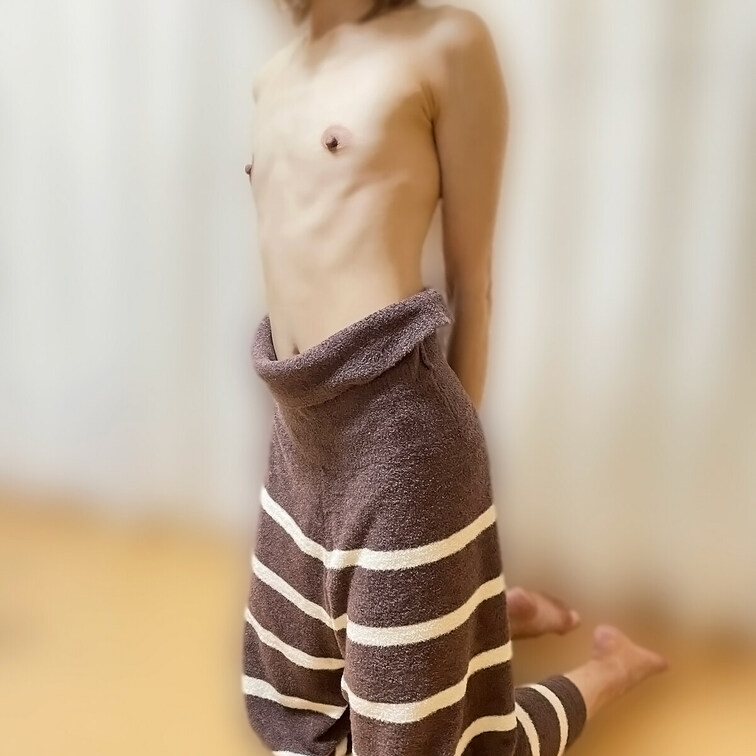 朝起きたてのユウ💗

朝からユウの体は発情状態、誰かに抱いて欲しいと濡らしています💗

だれか濡れたアソコを舐め