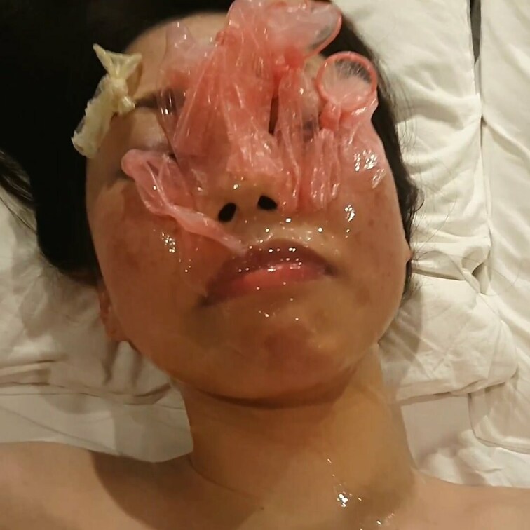 大量のザーメンで顔パック💞
あっという間にカピカピ💦