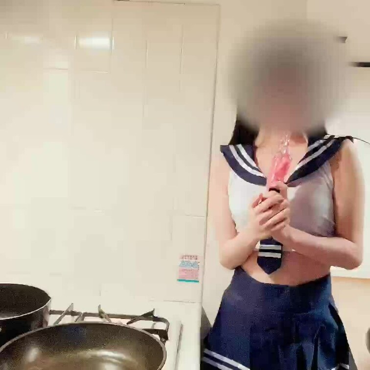 かわいい制服でフェラ💦