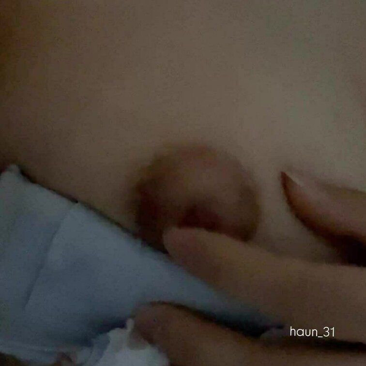 乳首クリクリ
