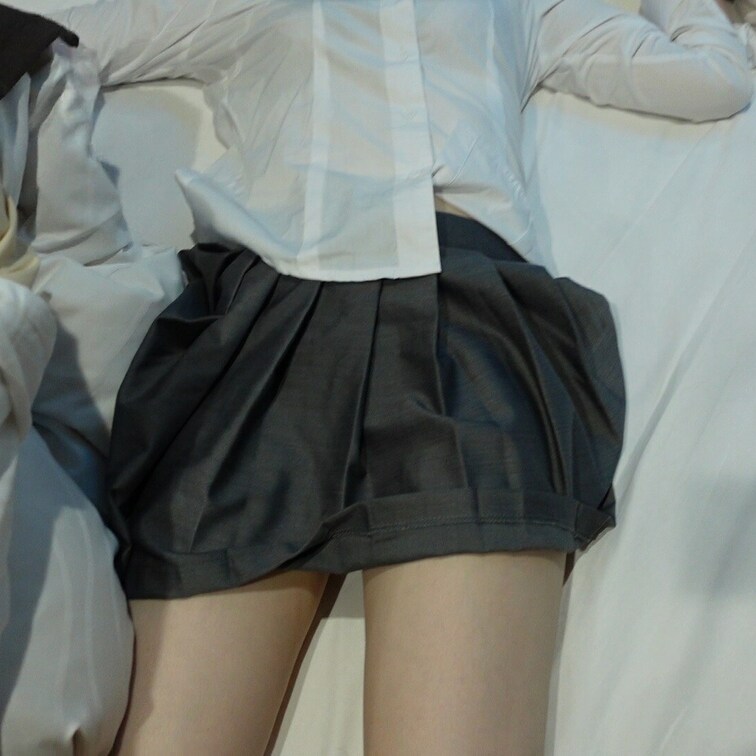 制服のスレンダーボディで興奮して大量射精