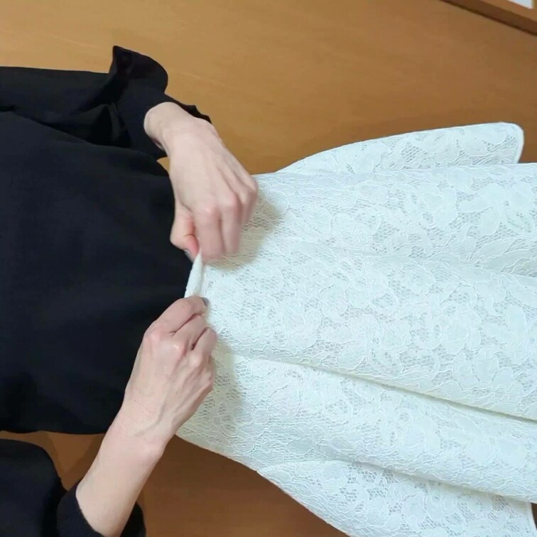 【Bitch募金プラン】〜大人気のお寿司屋屋さん編〜着替え、パンスト、パンティー脱ぎシーンです。サービス動画です😊❓　見
