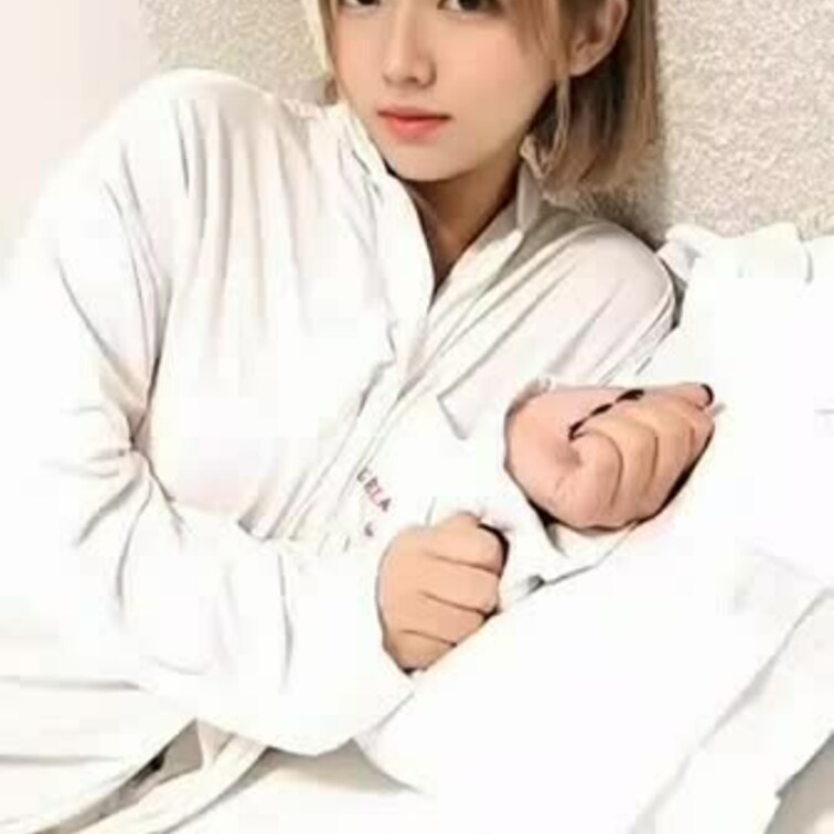 起きたらまずはおっぱい開放💓