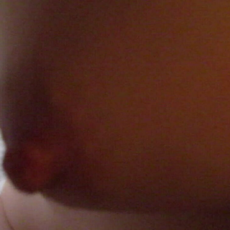 メグとバーチャルにSEXする感じの動画です
メグが騎乗位で貴方の上で腰を振ってて
貴方の目の前にメグのおっぱいが寄っ