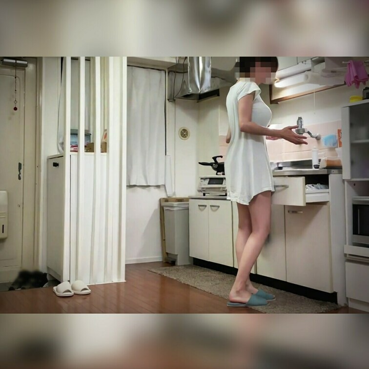 【無料】いきなり女子部屋にお邪魔したら天国だった。
一度会ったことのある女子と久々に再会すべく連絡したところ、彼女の部