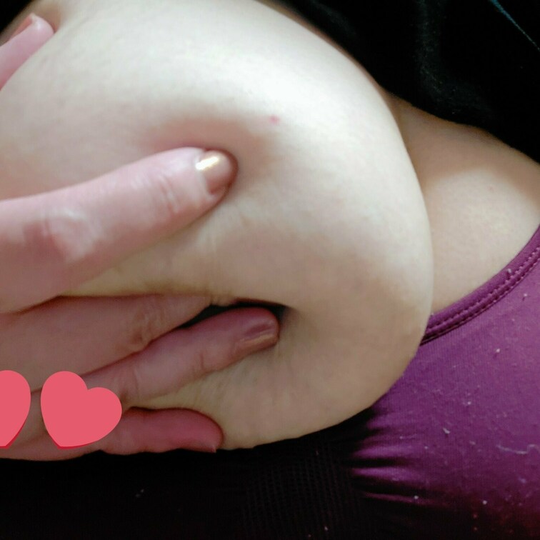 フォロワー様の御乳ムギューの図