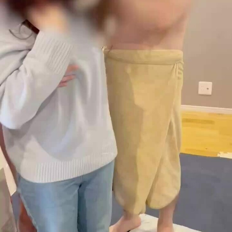 運営に消された？動画さてさて、先ほどの1人でマンションに入ったゆうがどうなったかというと、部屋に入るとそっこーで、3人の