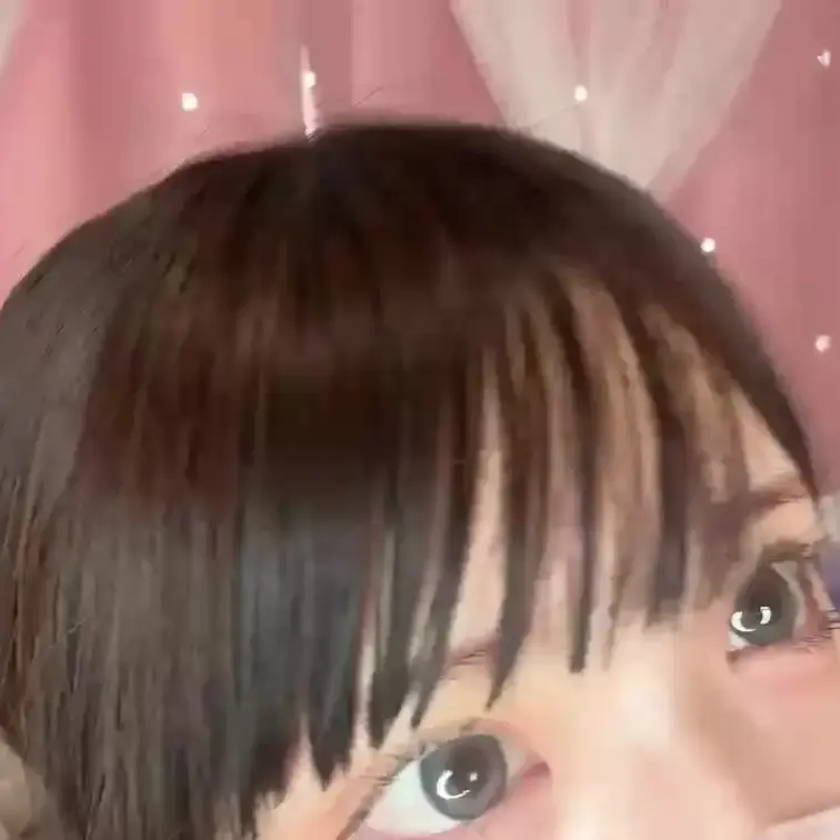 【みれい 20 歳】

みれいさんのライブ配信動画です
生ライブ配信だと、1 回の有料配信を視聴すると、おおよそ平