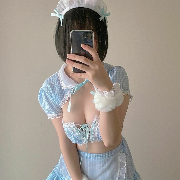 今日はうさちゃんメイドです🐰
垂れ耳と、水色のギンガムチェックが可愛すぎですっ
これでみんなにご奉仕しちゃいたい