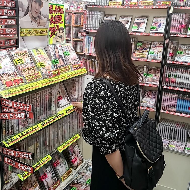 福岡のアダルトショップ、アクセル志免店様のご厚意で撮影をさせて頂きました(* ´ ▽ ` *)

オーナー様こだわりのマ