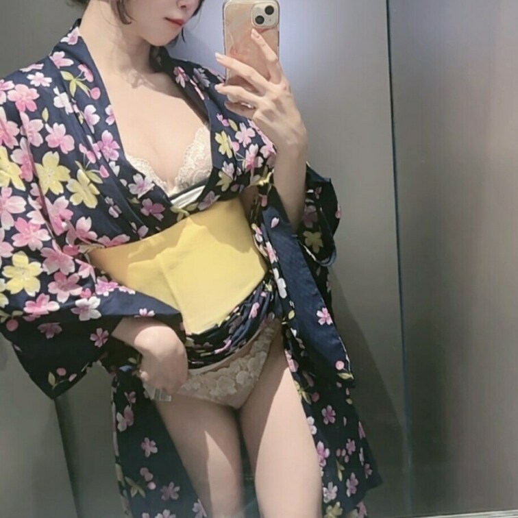 ちょっとエッチな自撮り写真♡
