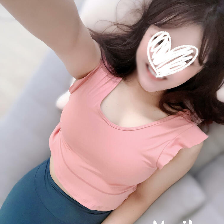 おはよう\♡︎/
今日はぴちぴちの可愛いウェアで🙈💕
ジム行ってくるね₍ᵔ·͈༝·͈ᵔ₎
（お腹ぽよってるけど）