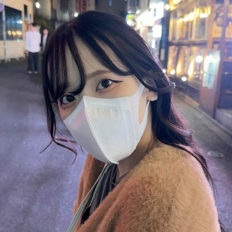 #221【YUINA 25歳】
今回ストリートスナップに協力してくれたのは、もふもふのカーディガンが可愛いYUINAち