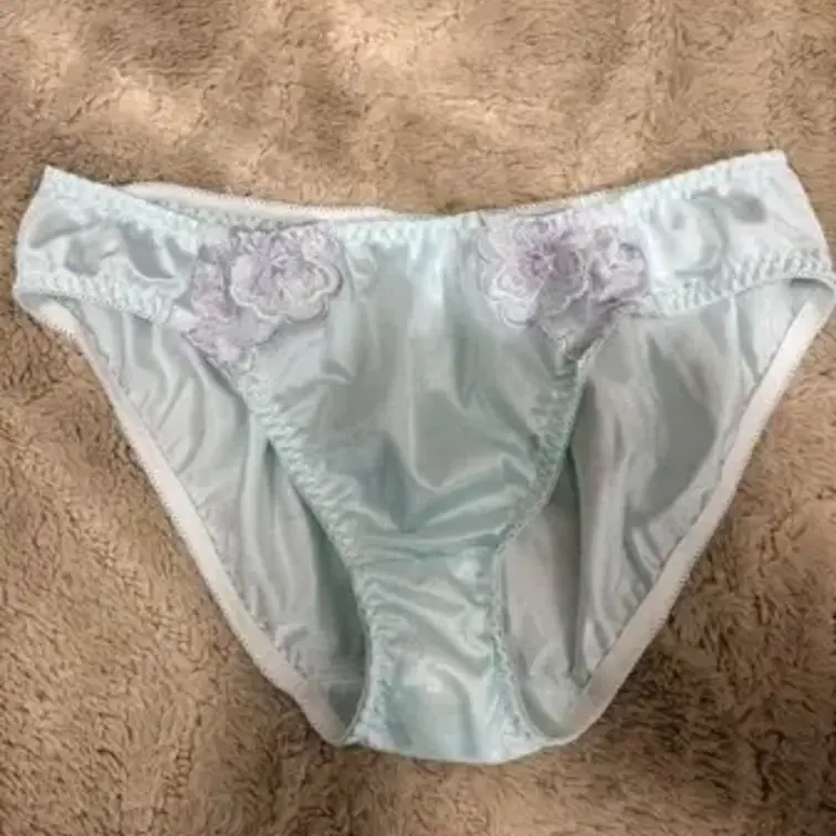 今日のルルの脱ぎたてパンツ🥰