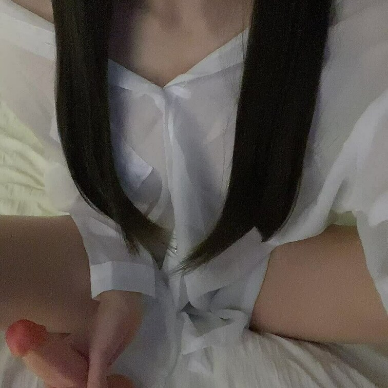 脱ぎ脱ぎしながら、ディルドで...🤭🙈