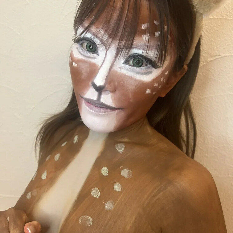全身ペイントの鹿？バンビちゃん？になってみました💕🦌
塗るの大変だったけどやっぱり全身塗るのってえっちくてエロいから好