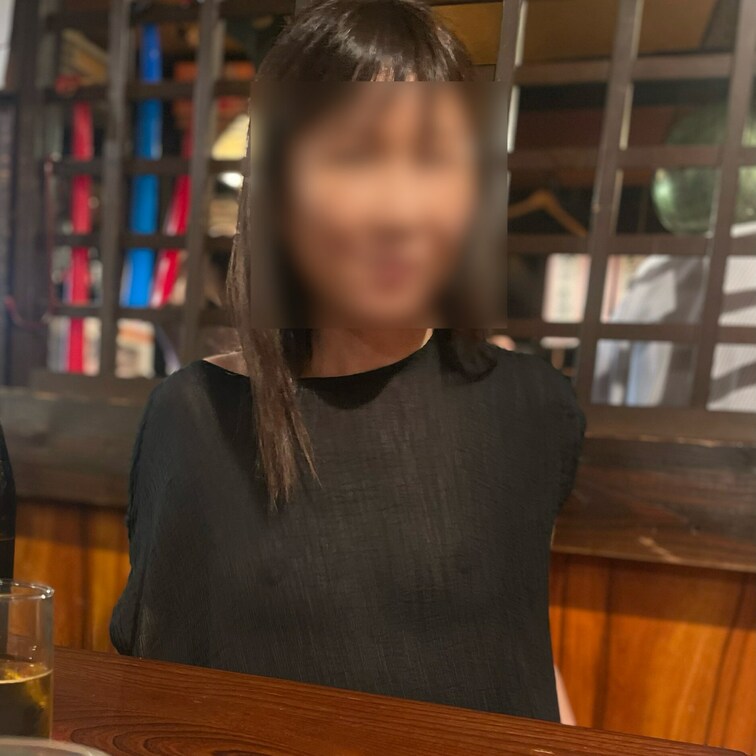 9月に入ってもまだまだ暑いので涼しい格好で居○○○屋へ🍺
少し照れたような恥ずかしそうな表情も🙆‍♂️