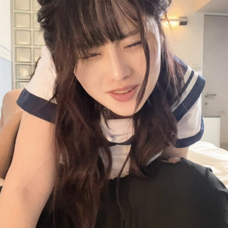 24歳のFカップゆきちゃん😍制服(セーラー服)の上からおっぱい触るだけで「あん、あん、あん、、」って感じちゃうエッチな女