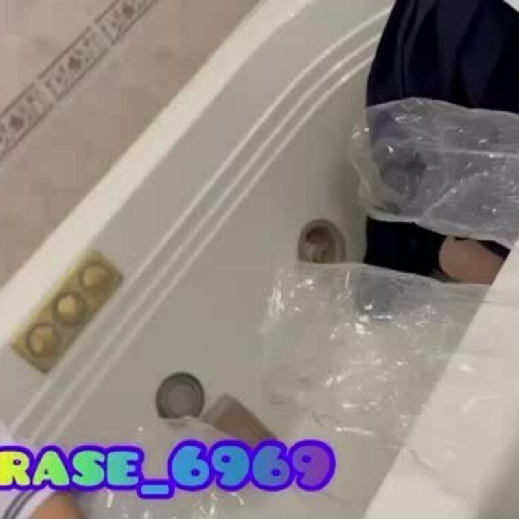⚠️虫系動画になるので閲覧注意⚠️

100匹のコオロギ🦗を買いに行ってクスコでマンコとアナルを広げて入れてあげたら