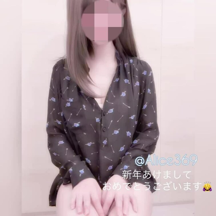 顔出しです(15秒間モザイクです)🤍💙
新年の抱負など...
語りながらおしがましてます😅

ありすのお顔が見た