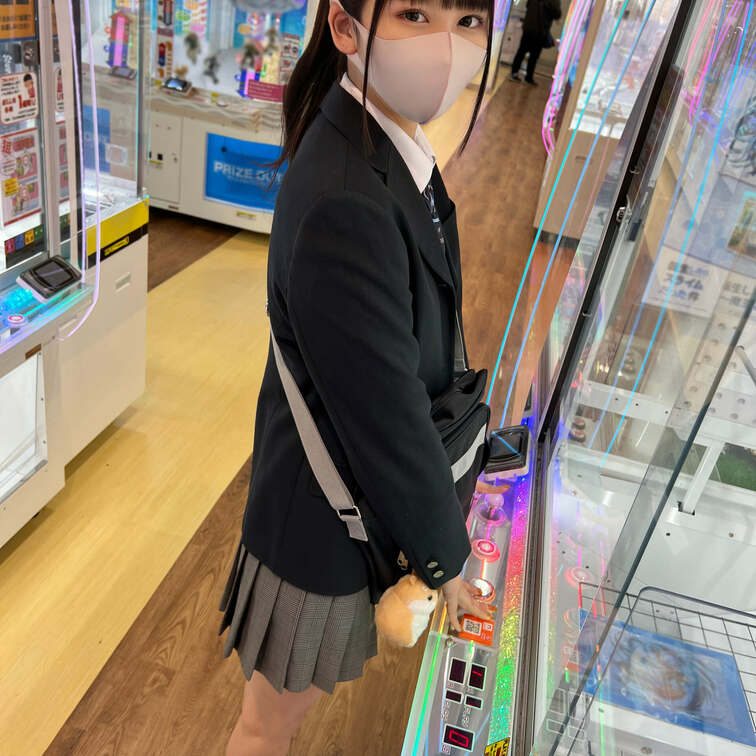 【個人撮影】勉強も出来て真面目そうでモデル体型の完璧美小女とパパ活※危険日に中出し
