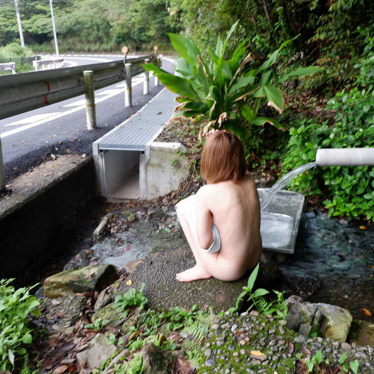 りりさんの那智勝浦ステンレスの湯入浴画像です。「ヌーディストりり」プランですべてが見られます。