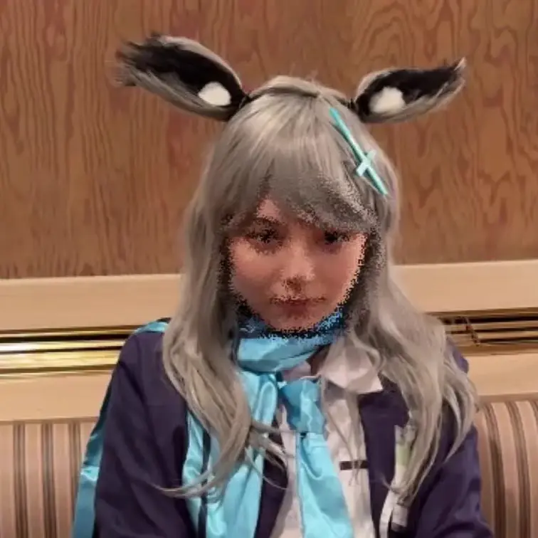 🌟はじめまして！
ブルーアーカイブの砂狼シロコのコスプレを始めました🐺💙

まだまだ初心者で、衣装も動きもぎこちな