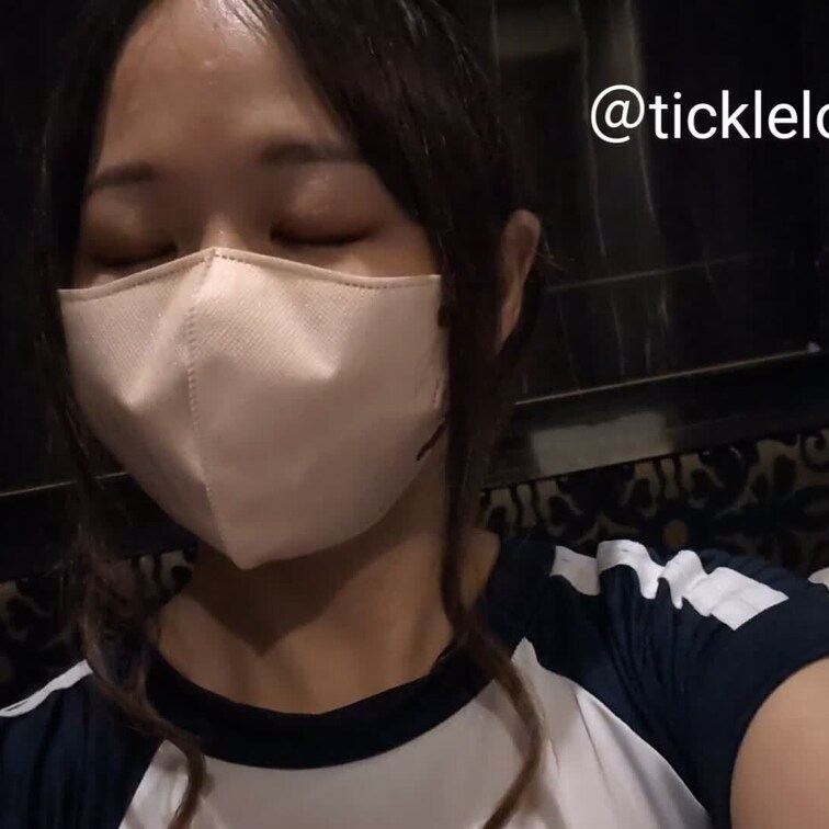体操着で、自撮りくすぐられチャレンジ

モデル：美音