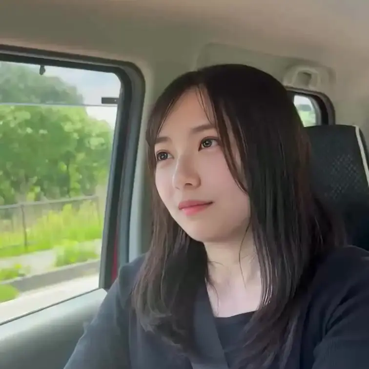 右上の「♡いいね」と「保存」を押してから見てくれると
嬉しいです🩵

ノーブラでドライブした🚗
バレてないよね…