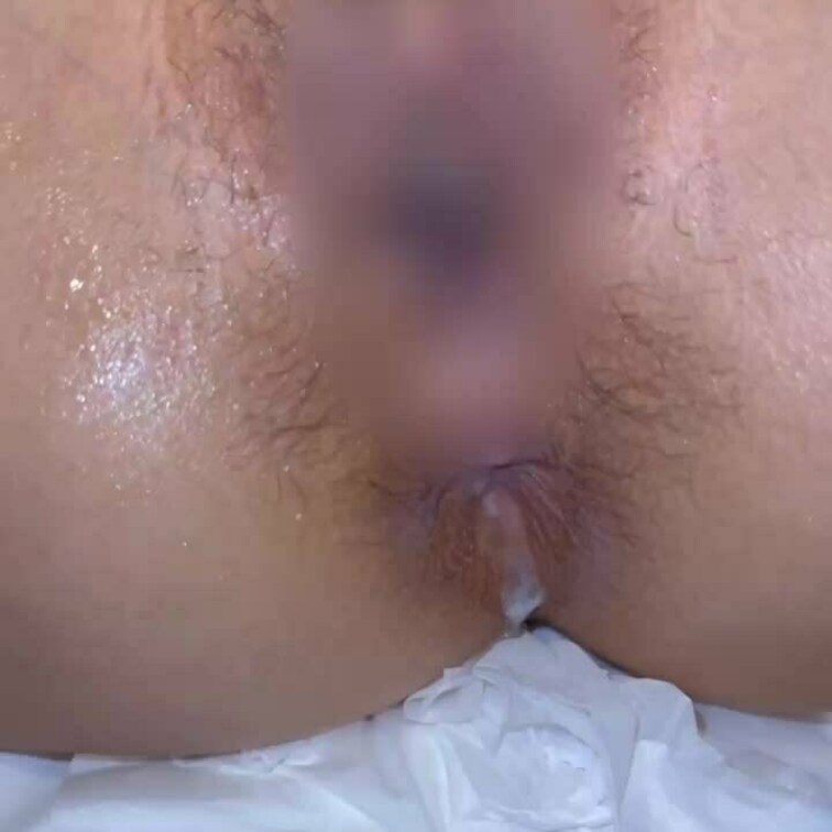 【個人撮影】この日回数にして3回目の生中出し😂
アナルにまで垂れる精子がエロ過ぎる🙋🏼‍♀️💗