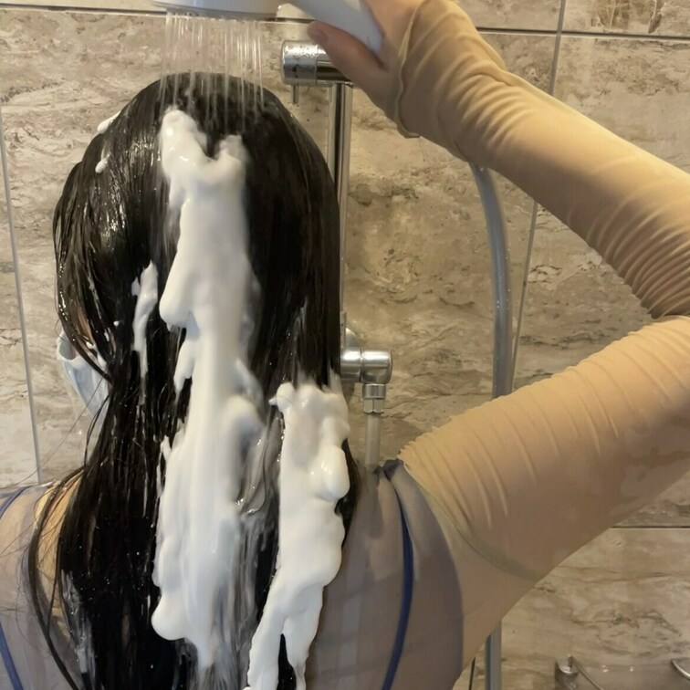 お尻までのスーパーロングヘア❣️
ダイラタンシーmessyプレイ後のシャワー動画です💞