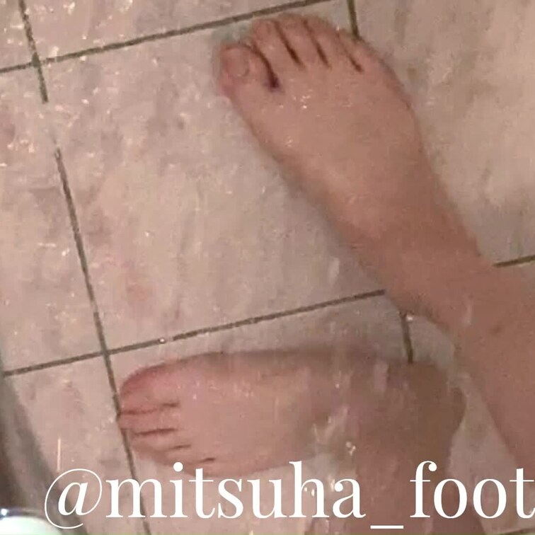 シャワーシーン足動画です！