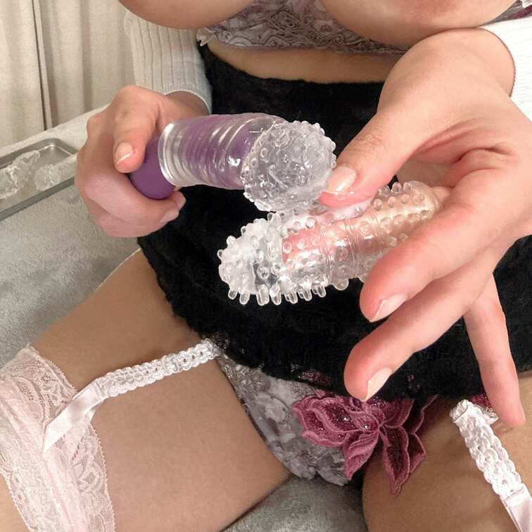 新しいアダルトグッズ💗透明の指サックをゲットしたので
説明の動画を撮ったよ♪

使用して大変なことになってしまった