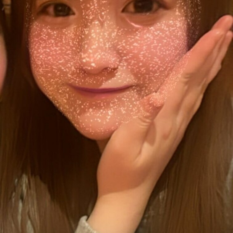 友達といる時のさとさん👧🏻✌🏻
夜ご飯食べに行くだけだったからほぼすっぴんです、、、🥲